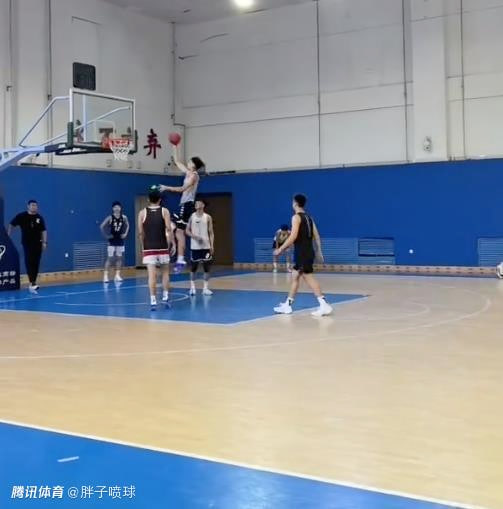 辽篮积极备战U21！拉木丝滑突破，李虎翼卖力，张陈治锋秀暴扣
